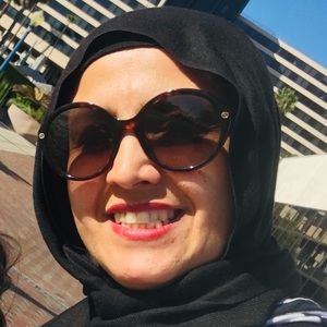 Meet your Posher, Farida